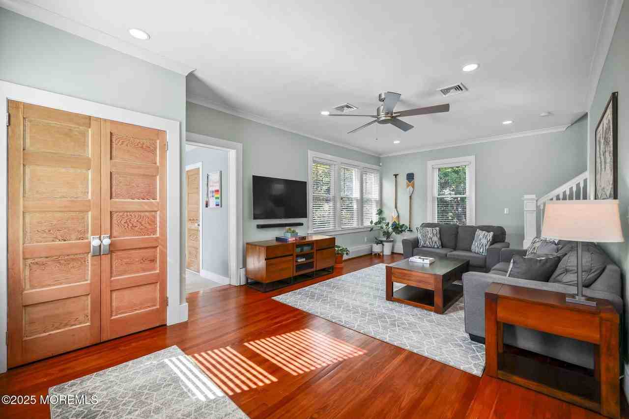 50 Waverly Pl - Photo 5 of 40