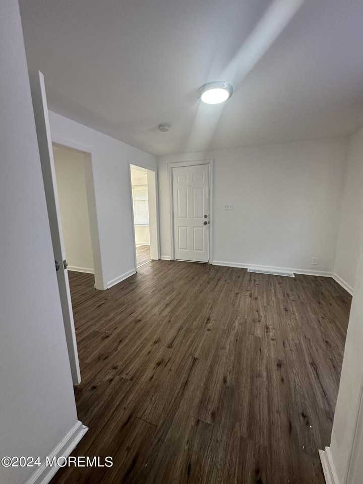 56 Steiner Ave - Photo 6 of 27