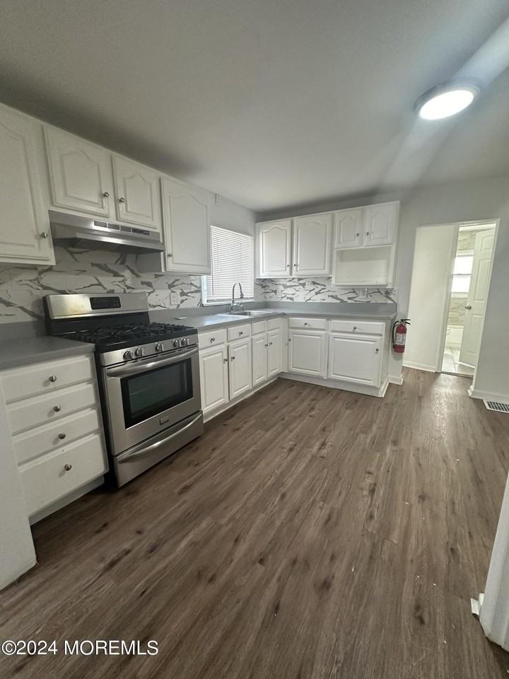 56 Steiner Ave - Photo 7 of 27