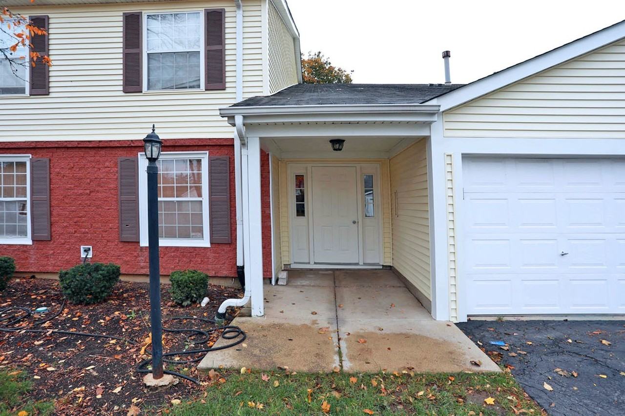 675 Greenfield Court #D2 - Photo 3 of 27