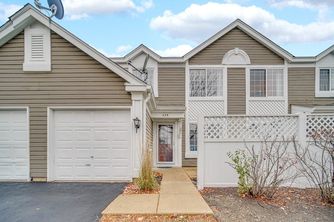 439 Valley Forge Court - Photo 4 of 25