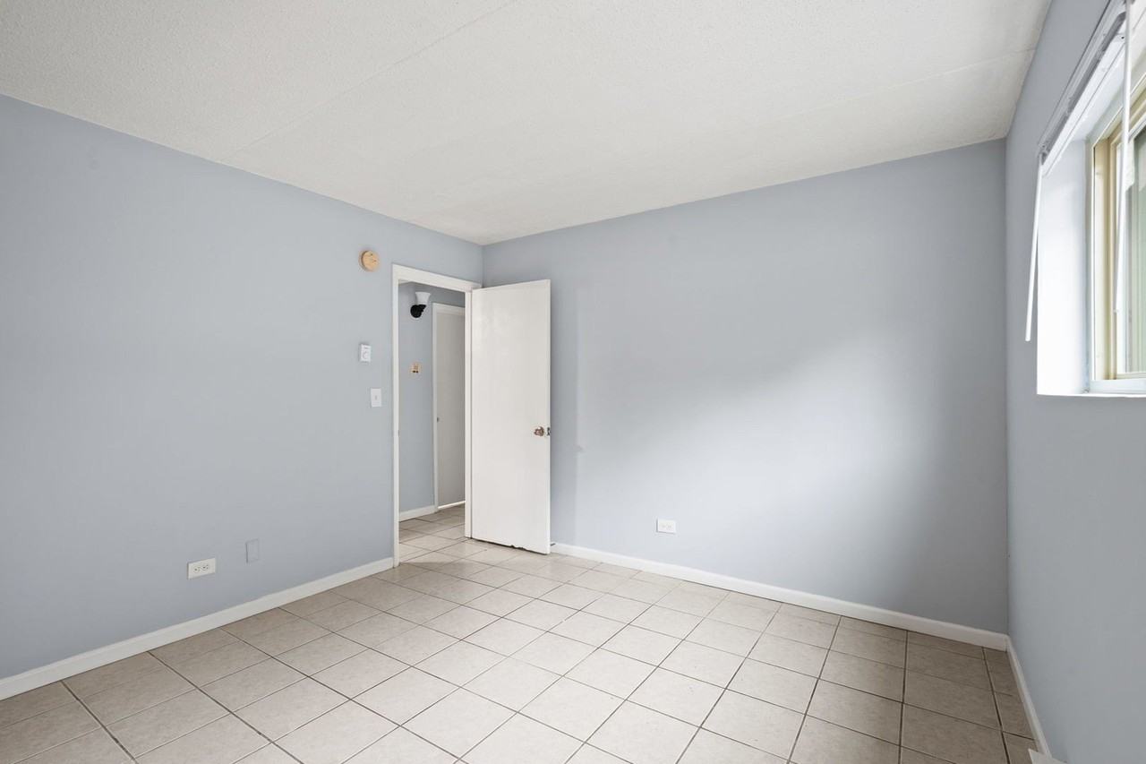 21w284 Tee Lane #C - Photo 5 of 11