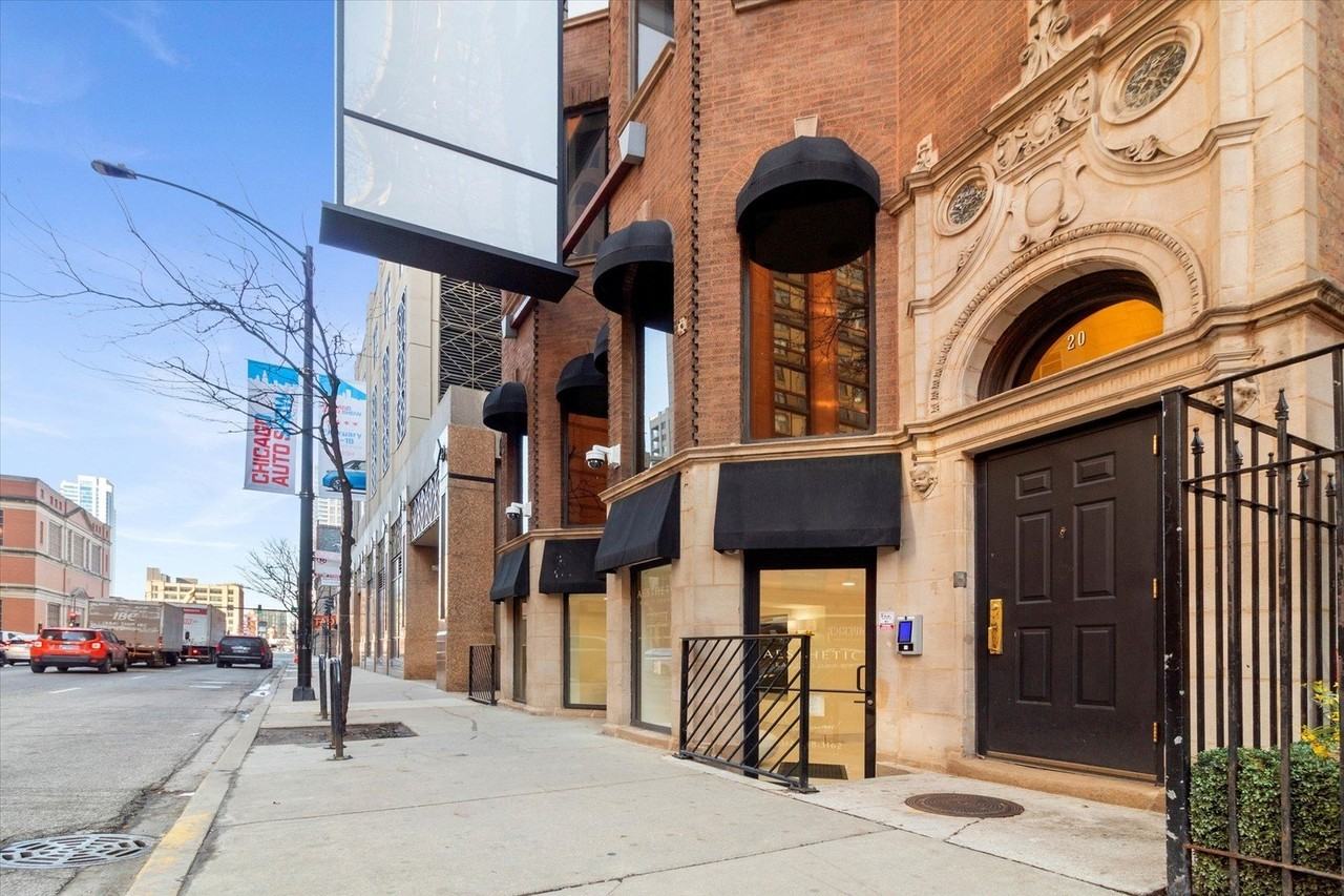 22 West Ontario Street #400 - Photo 2 of 47