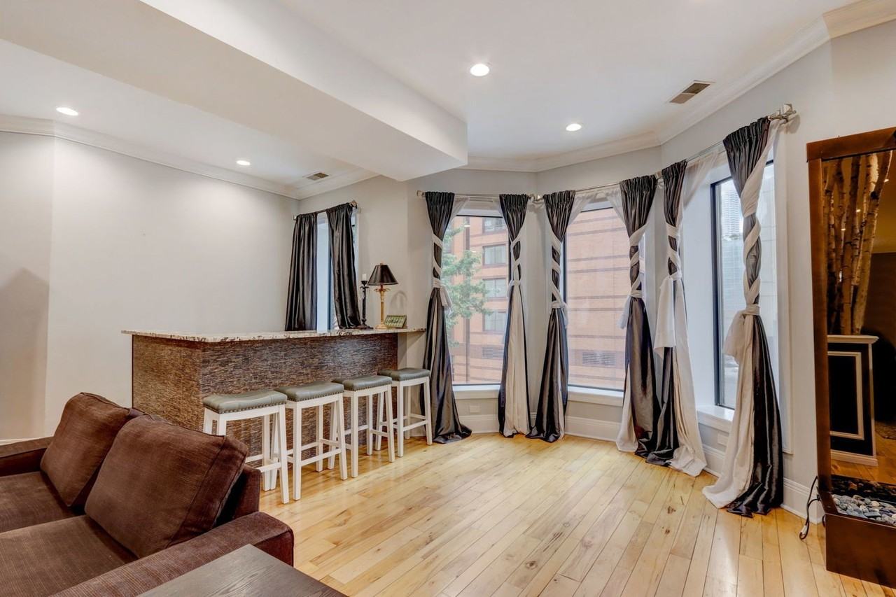 22 West Ontario Street #400 - Photo 6 of 47