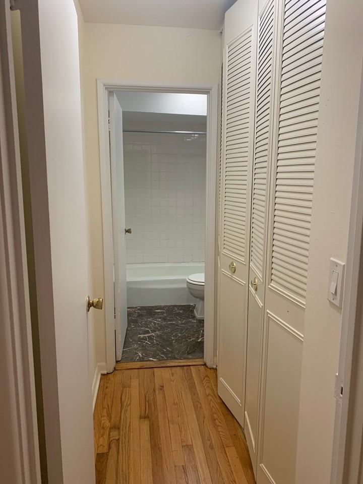 W Roscoe St & N Broadway - Photo 5 of 15