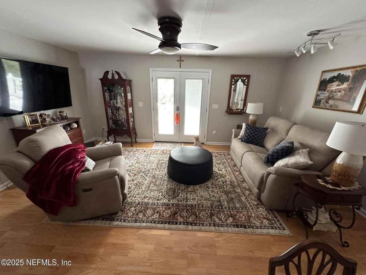 310 7th St - Photo 4 of 16