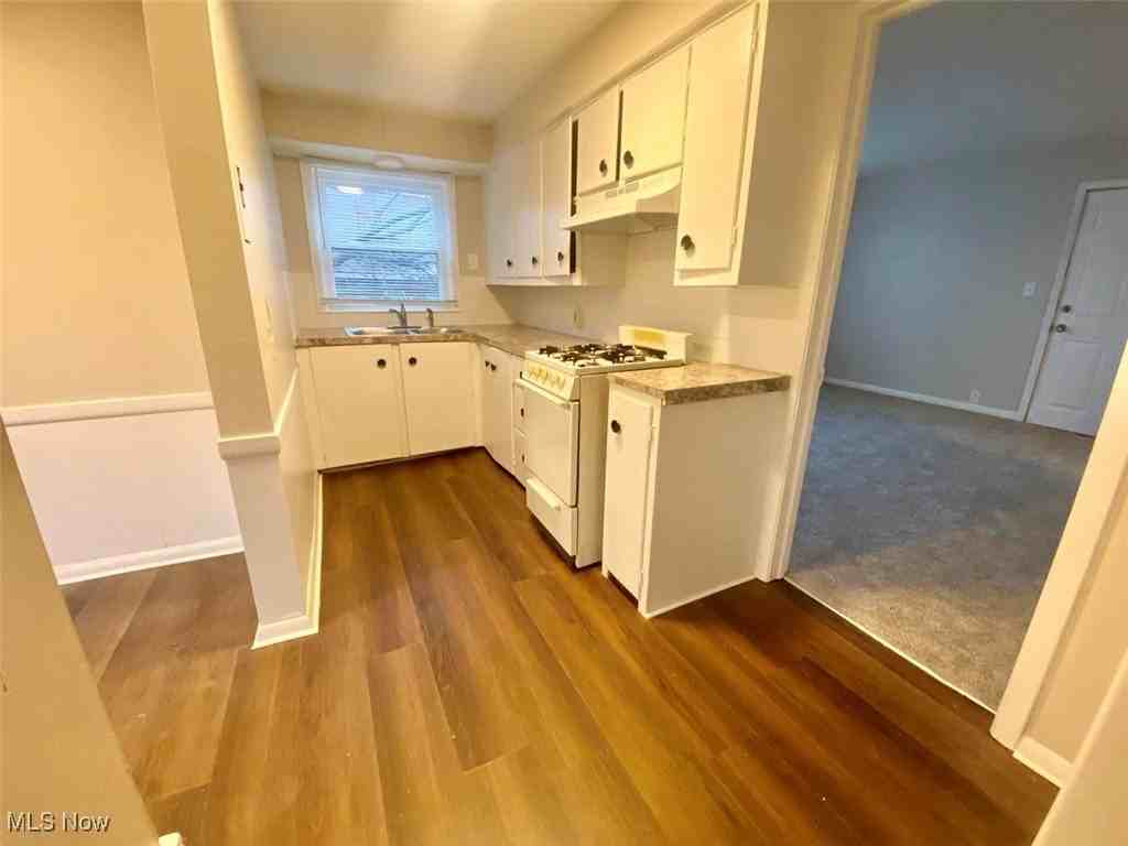 51 Oakdale Ave Apt 3 #3 - Photo 4 of 6