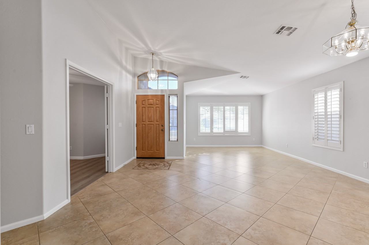 4728 East South Fork Drive - Photo 4 of 26