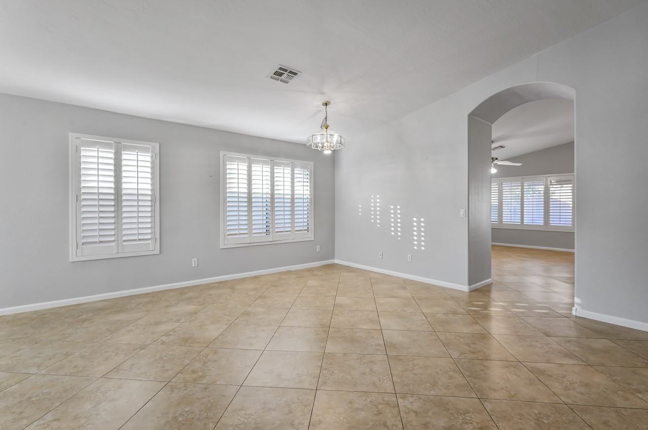 4728 East South Fork Drive - Photo 3 of 26