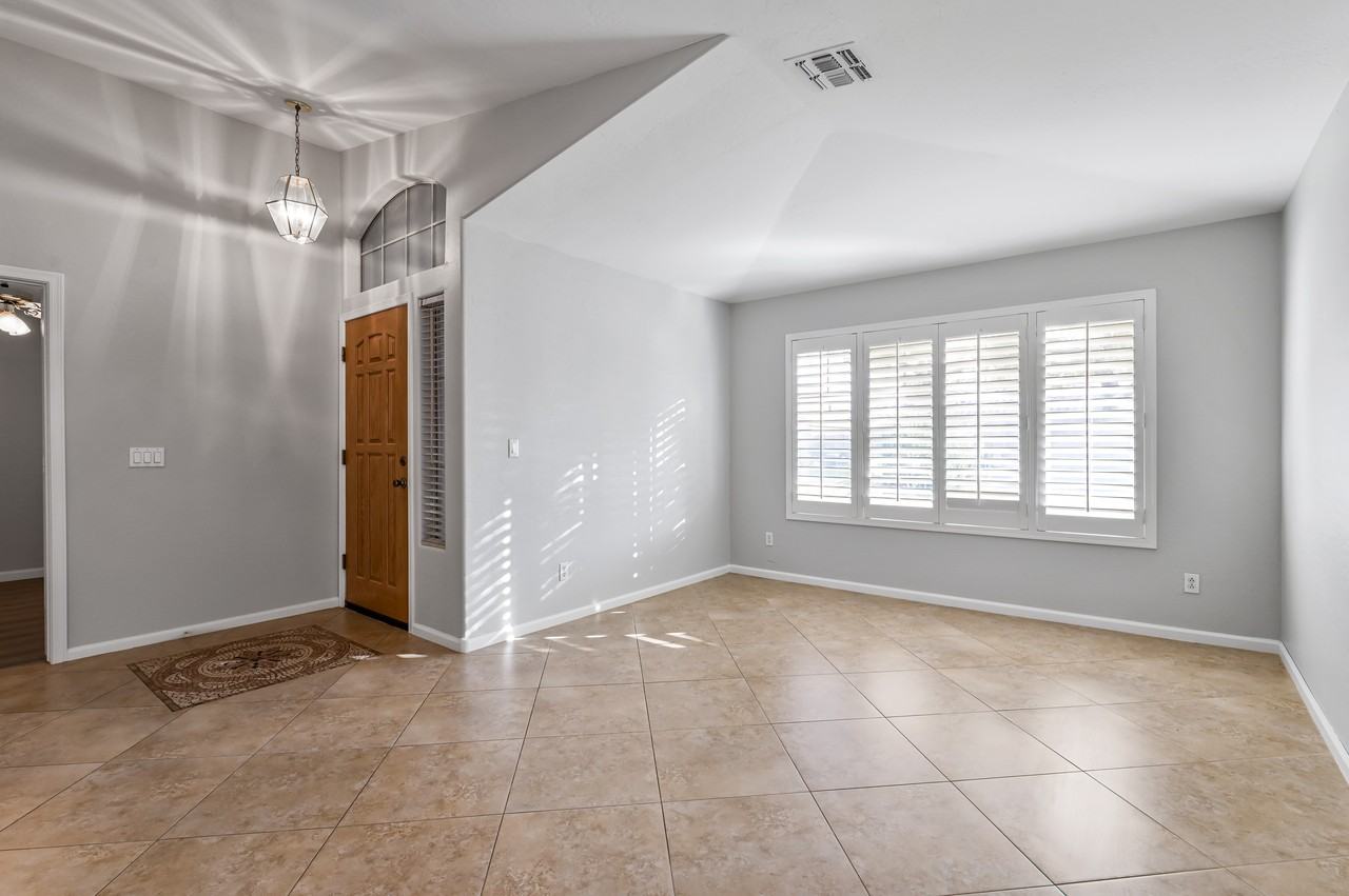 4728 East South Fork Drive - Photo 5 of 26