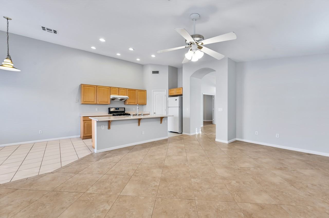 4728 East South Fork Drive - Photo 7 of 26