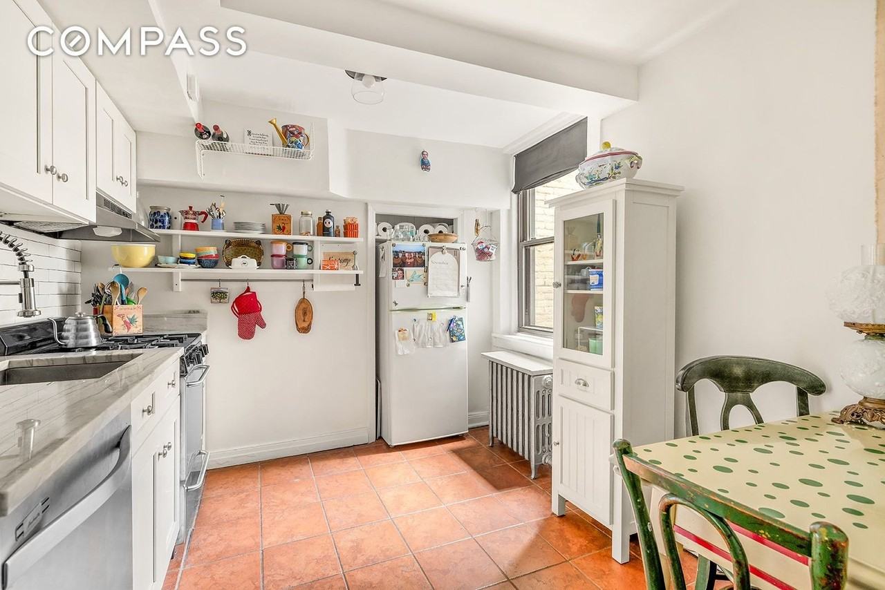 360 Washington Ave #1F - Photo 3 of 6