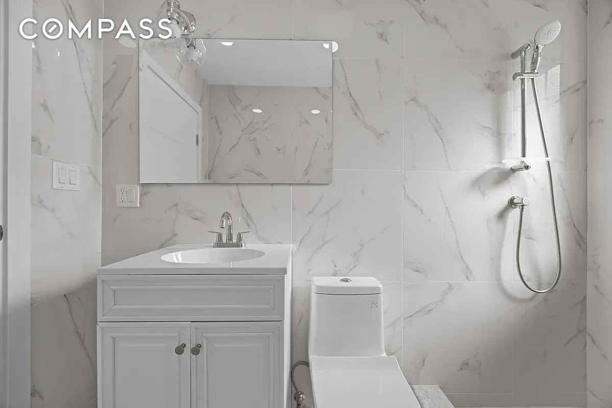 2458 E 12th St #2 - Photo 5 of 10