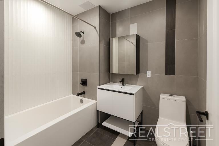 1244 New York Ave #3A - Photo 4 of 4