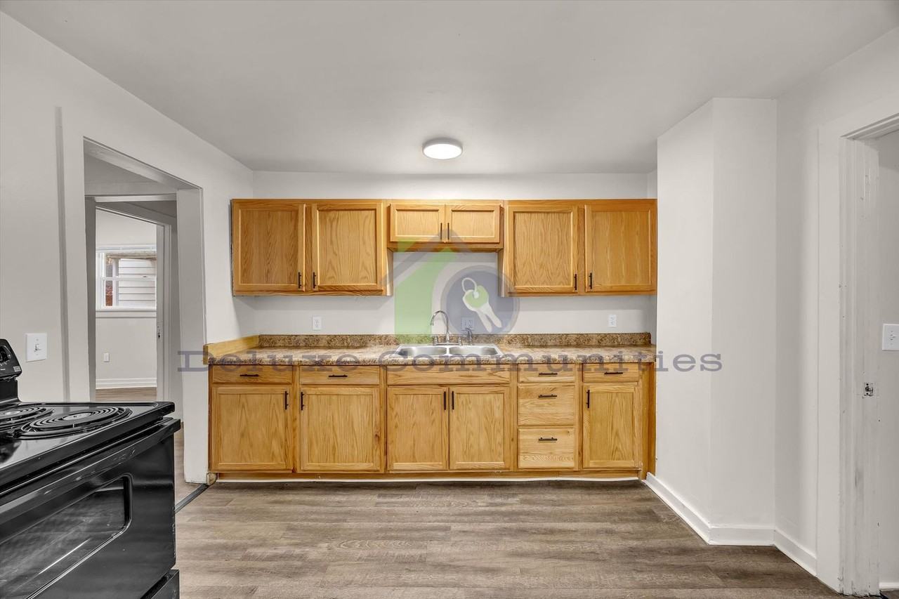 1131 Lincoln Avenue Northwest - Photo 3 of 26