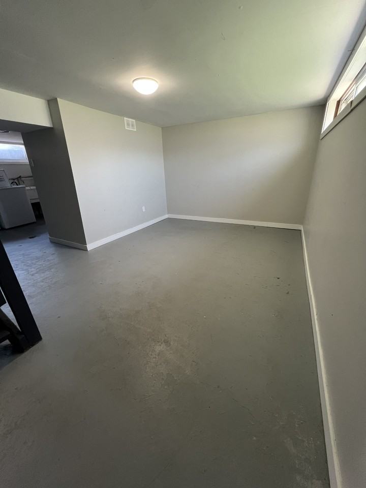 505 Kathleen Ave - Photo 2 of 5