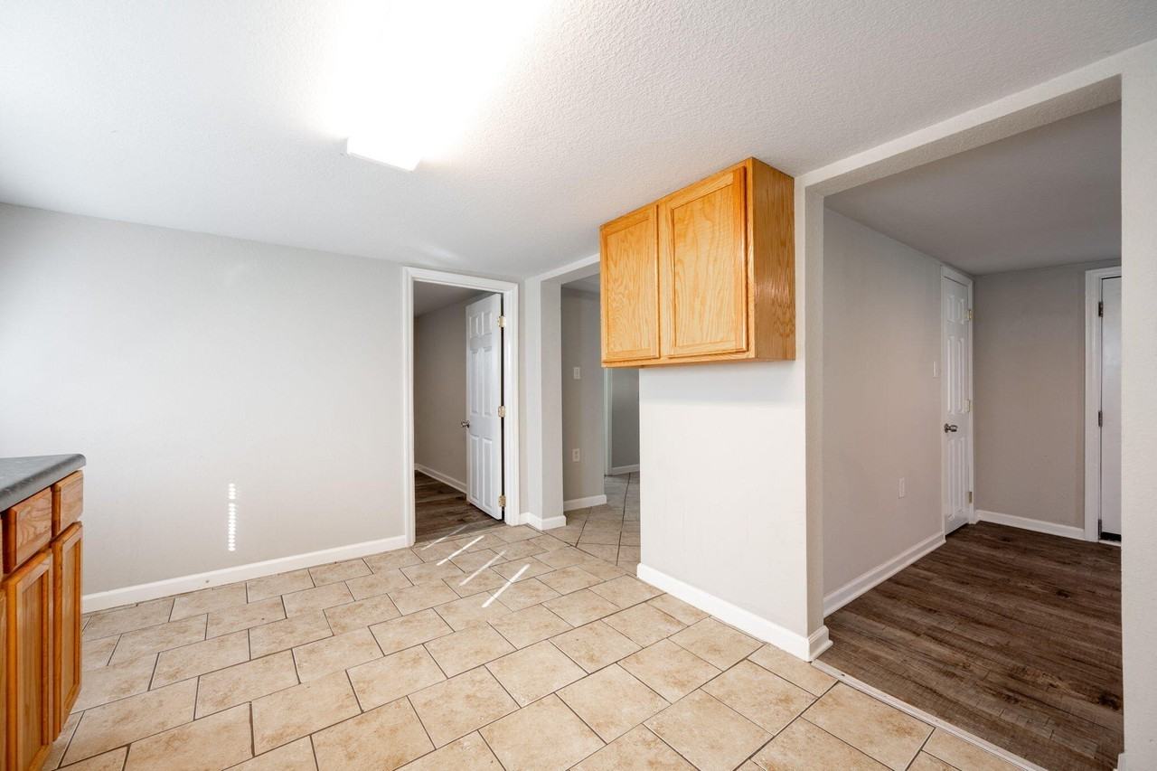 276 S Center St - Photo 6 of 23