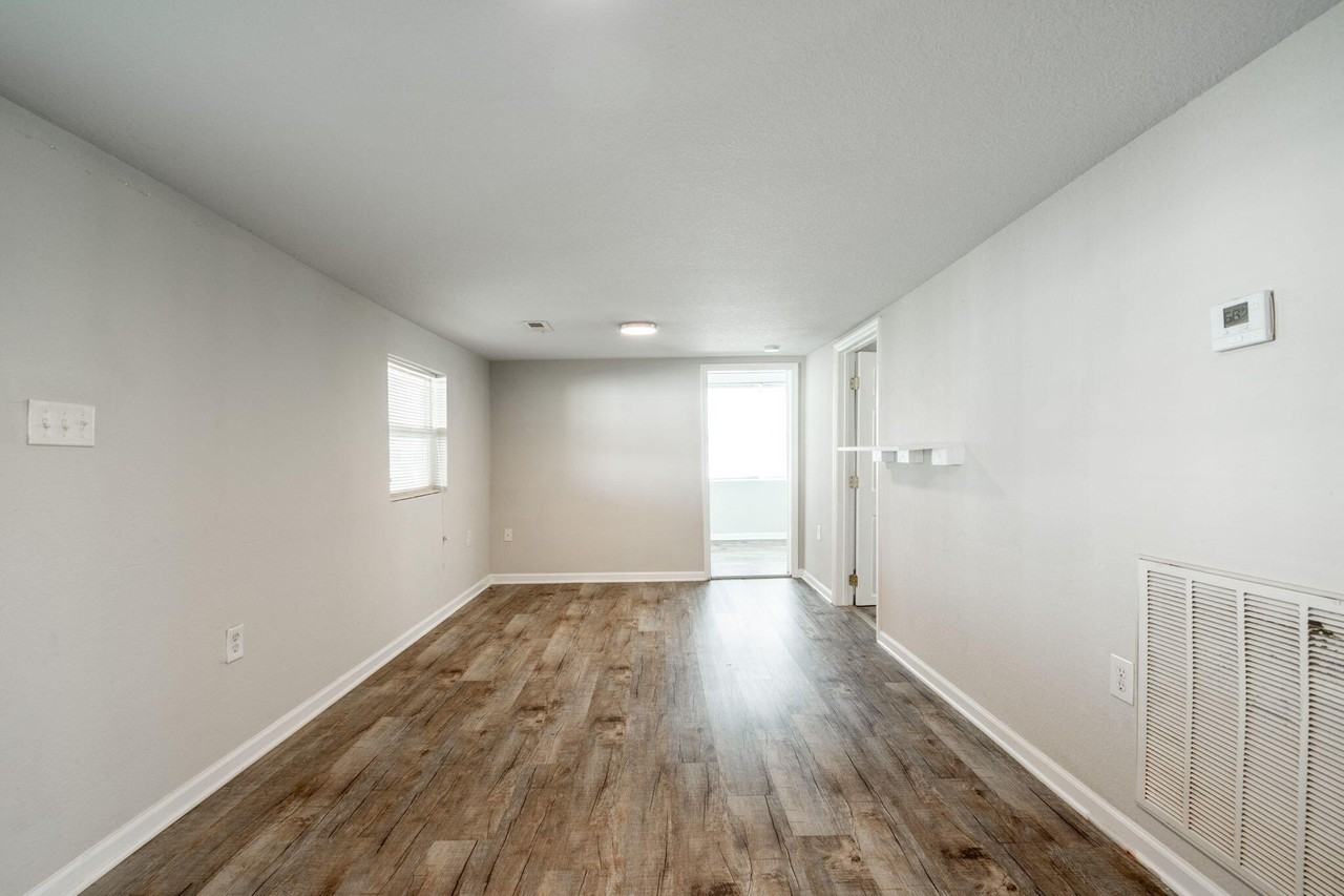 276 S Center St - Photo 7 of 23