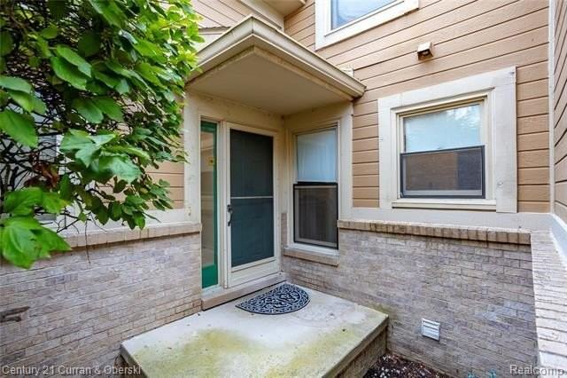 9429 Westwind Dr - Photo 3 of 41