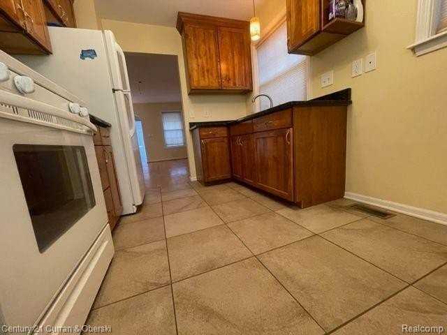 23035 Marlboro St - Photo 7 of 25