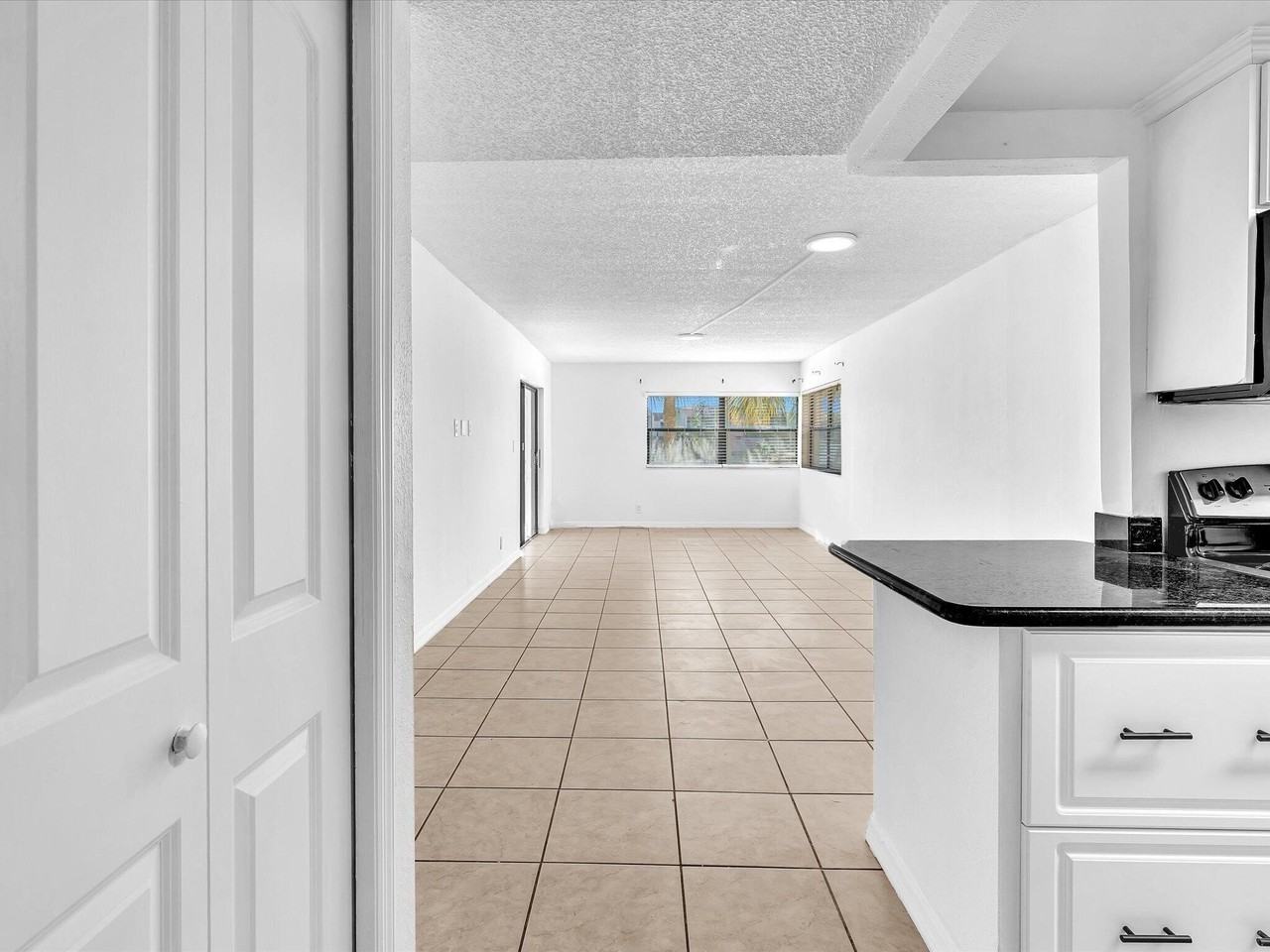 220 Lakeview Dr #210 - Photo 3 of 49