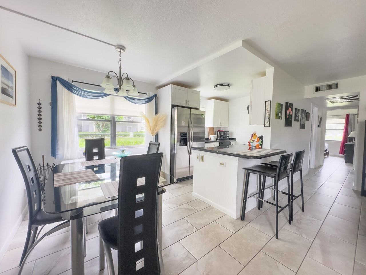 127 East New England Boulevard - Photo 4 of 27