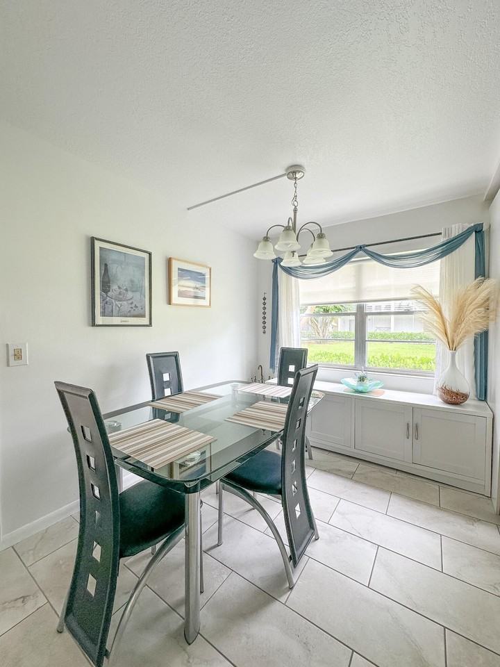 127 East New England Boulevard - Photo 5 of 27