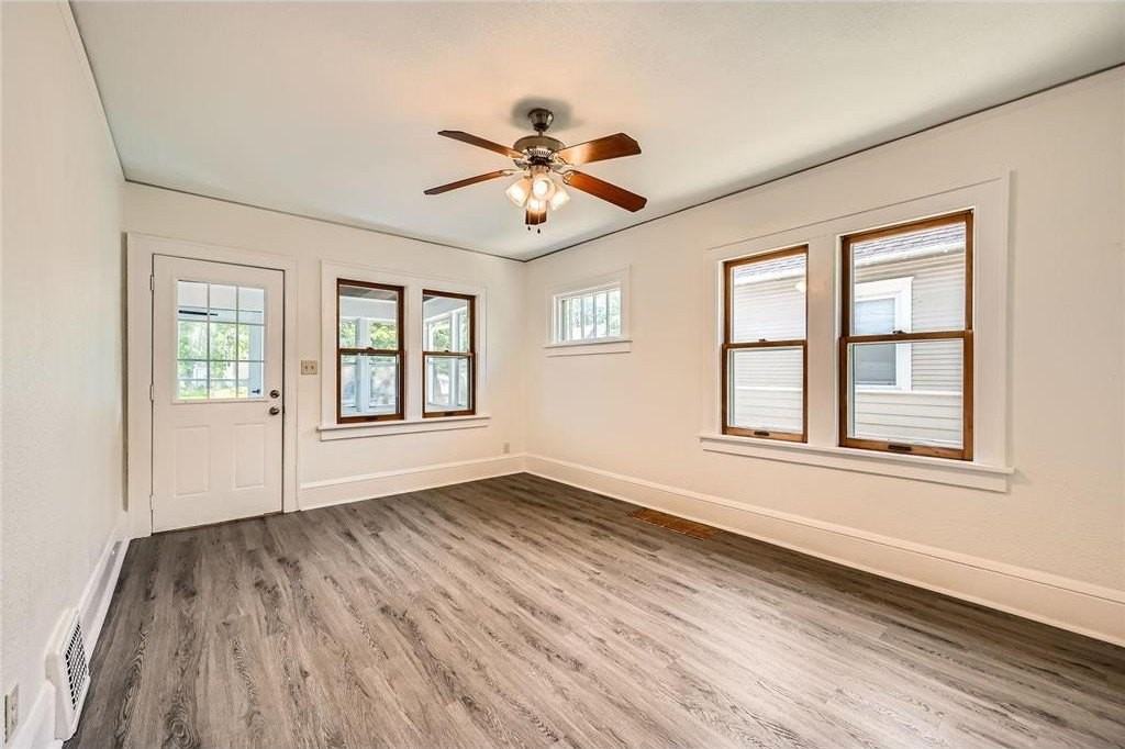 1083 Western Ave N - Photo 6 of 28