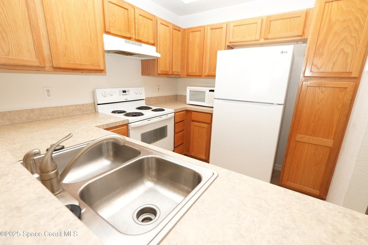 110 Turpial Way Apt 103 #103 - Photo 5 of 20