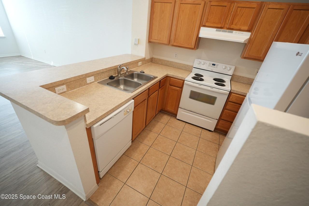 110 Turpial Way Apt 103 #103 - Photo 7 of 20