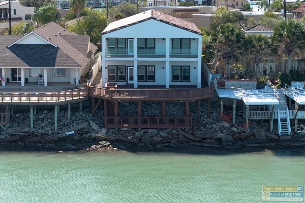 618 N Shore Dr - Photo 2 of 50