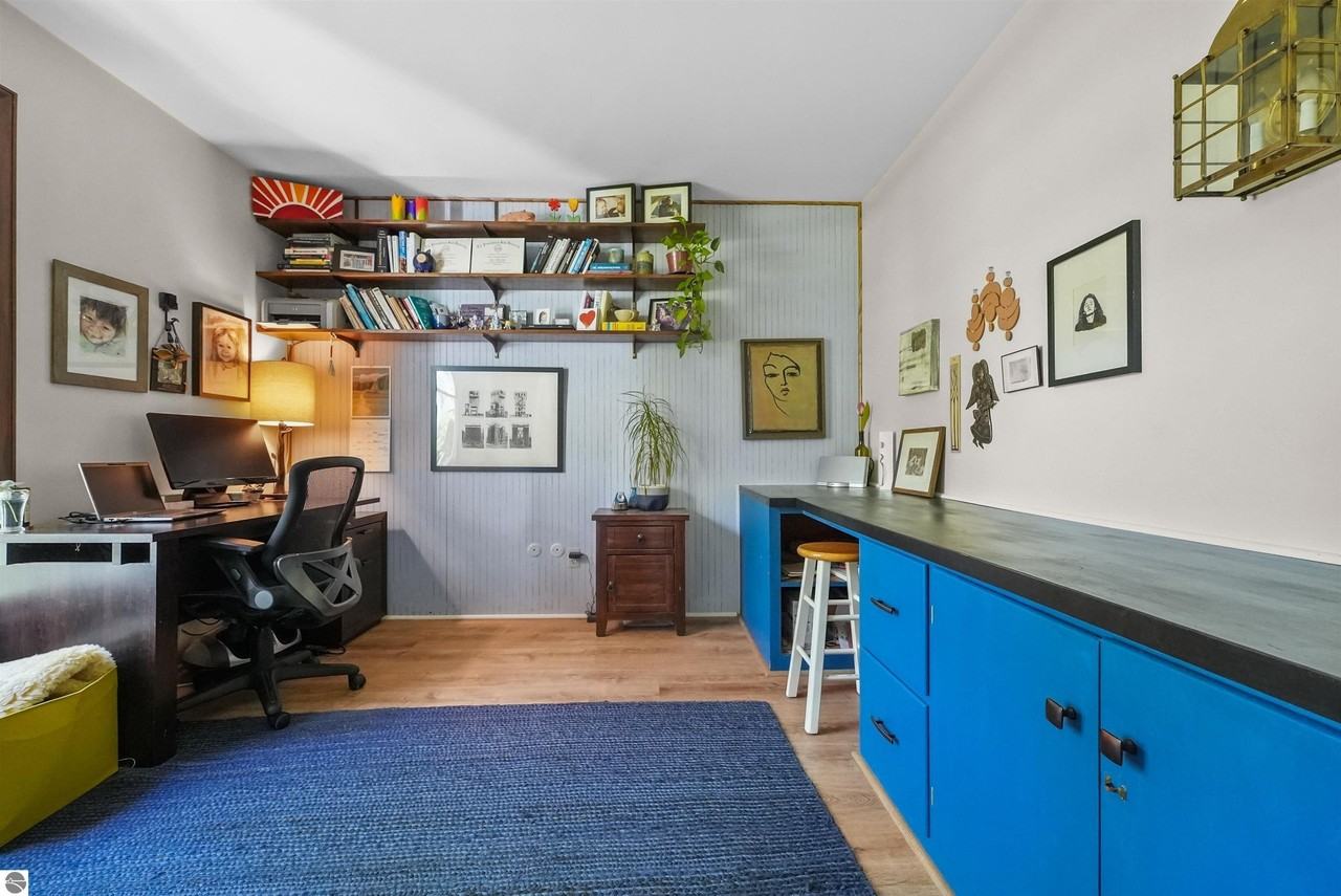 1310 Peninsula Ct - Photo 5 of 50