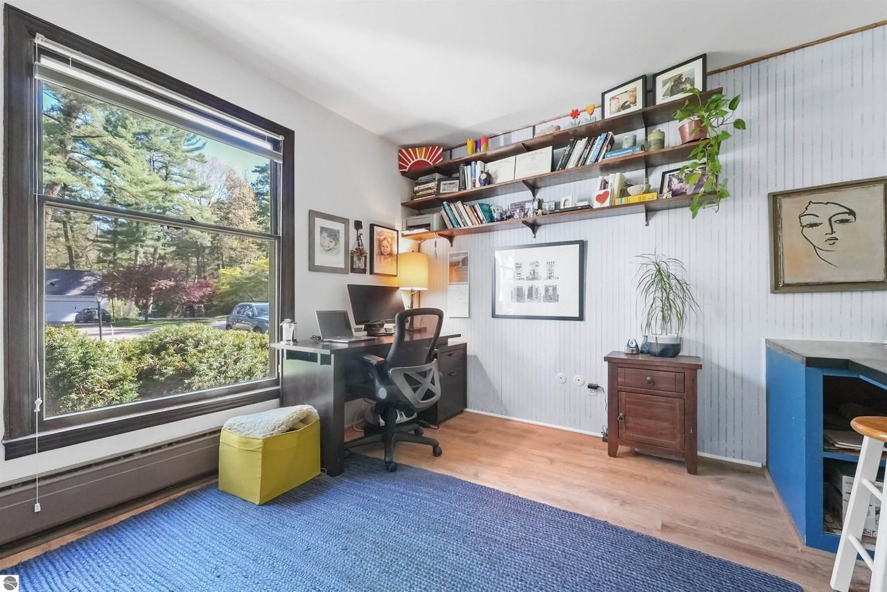 1310 Peninsula Ct - Photo 6 of 50