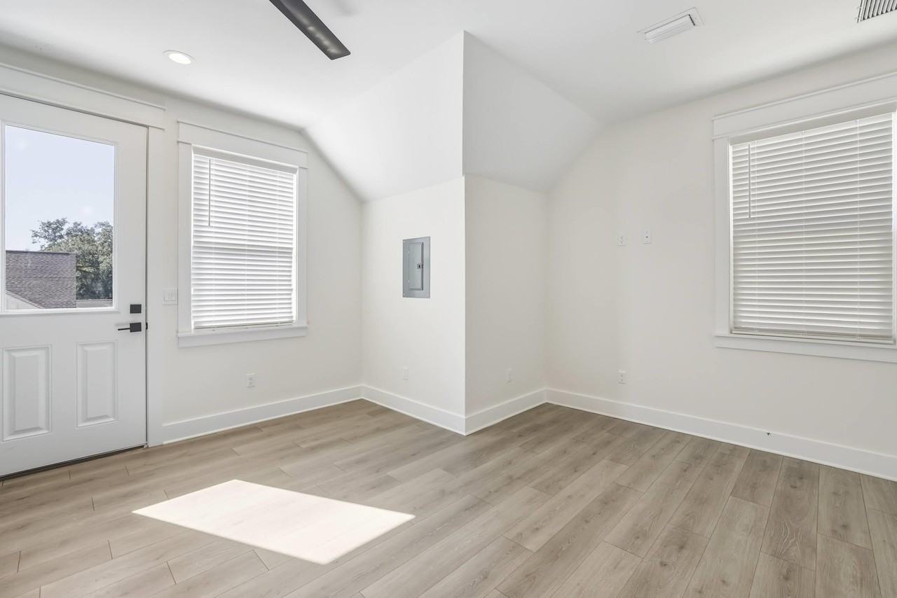 4056 Biltmore Ave ## 1 - Photo 4 of 17