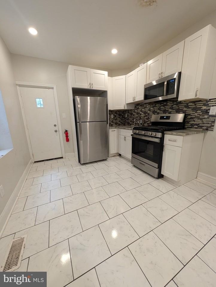 1327 North Wanamaker Street - Photo 4 of 14