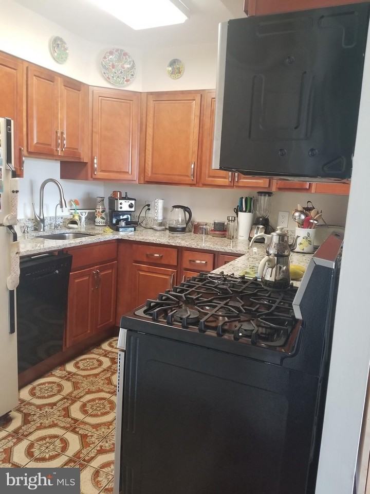 2401-00 Pennsylvania Ave Apt 3a3 #3A3 - Photo 5 of 36