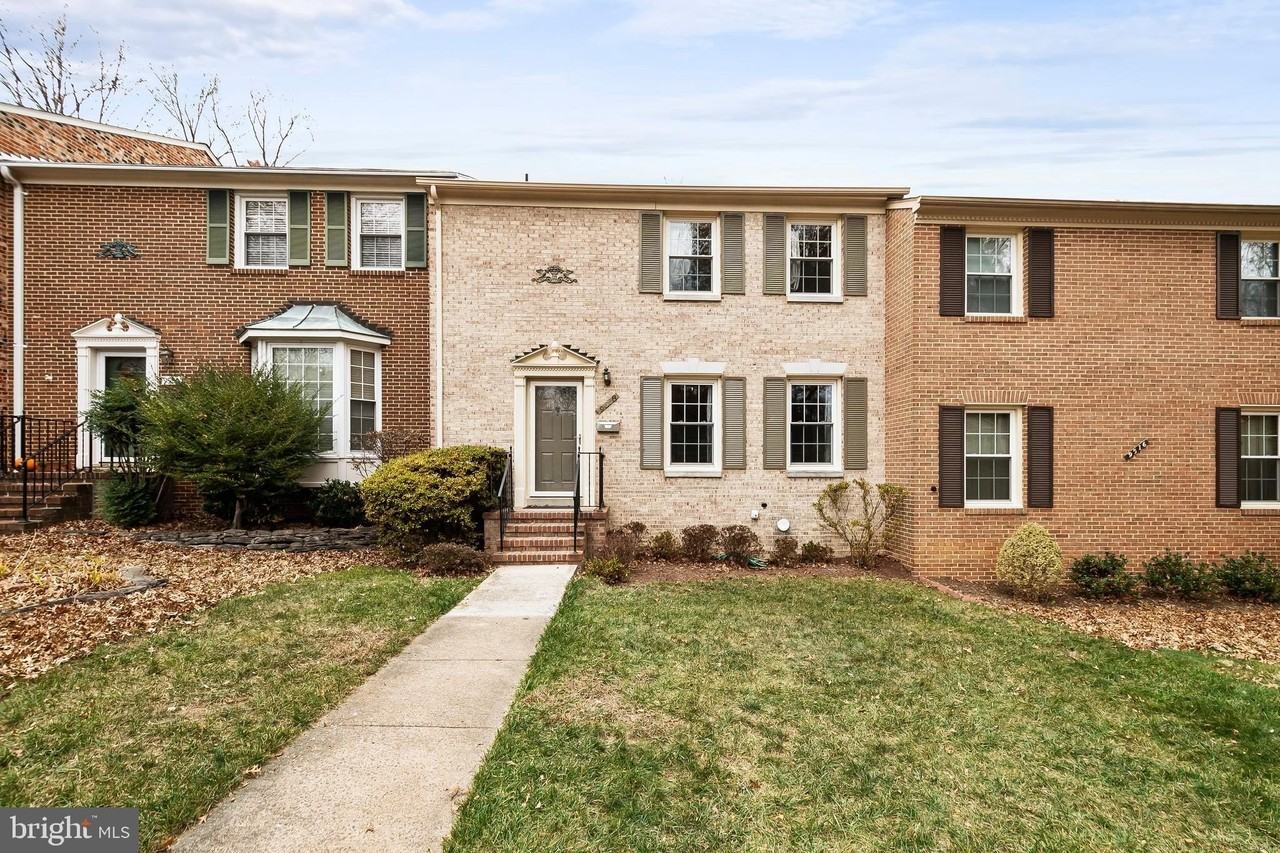 9518 Hunt Square Court - Photo 2 of 39