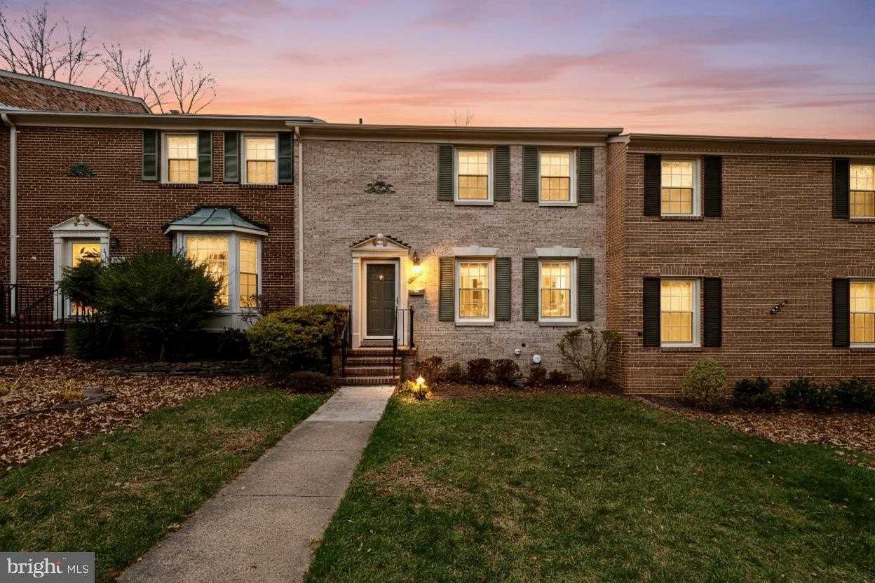 9518 Hunt Square Court - Photo 4 of 39