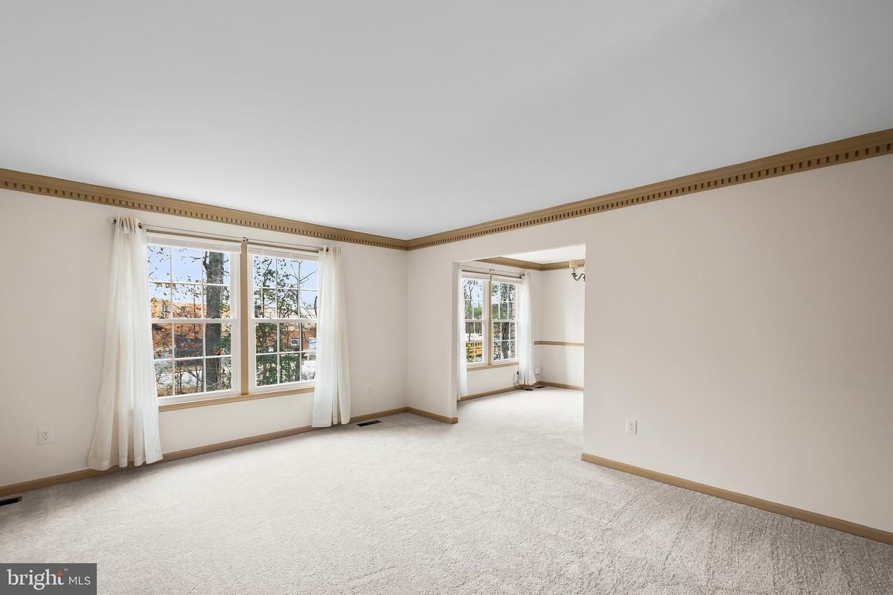 9518 Hunt Square Court - Photo 7 of 39