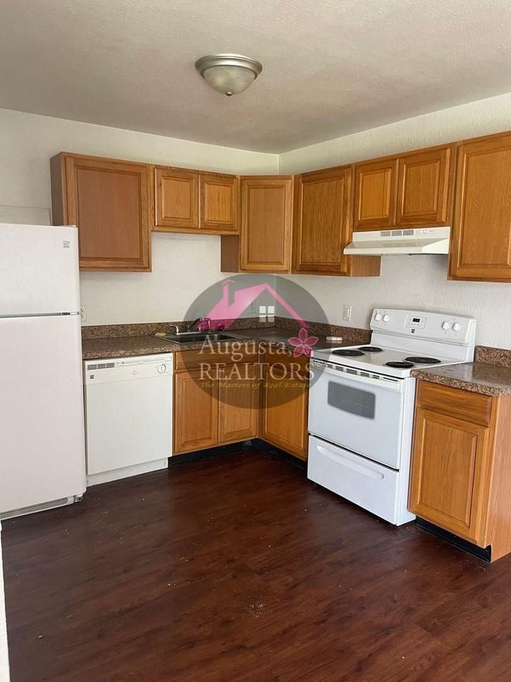 1617 S 14th St #B - Photo 2 of 7