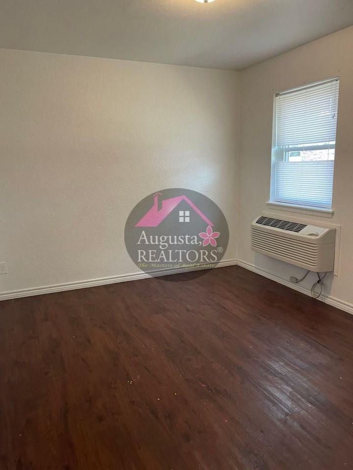 1617 S 14th St #B - Photo 5 of 7