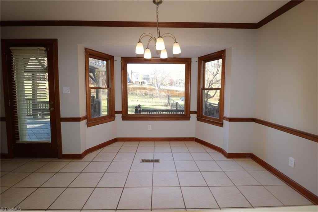 8193 Steeplechase Cir - Photo 4 of 25