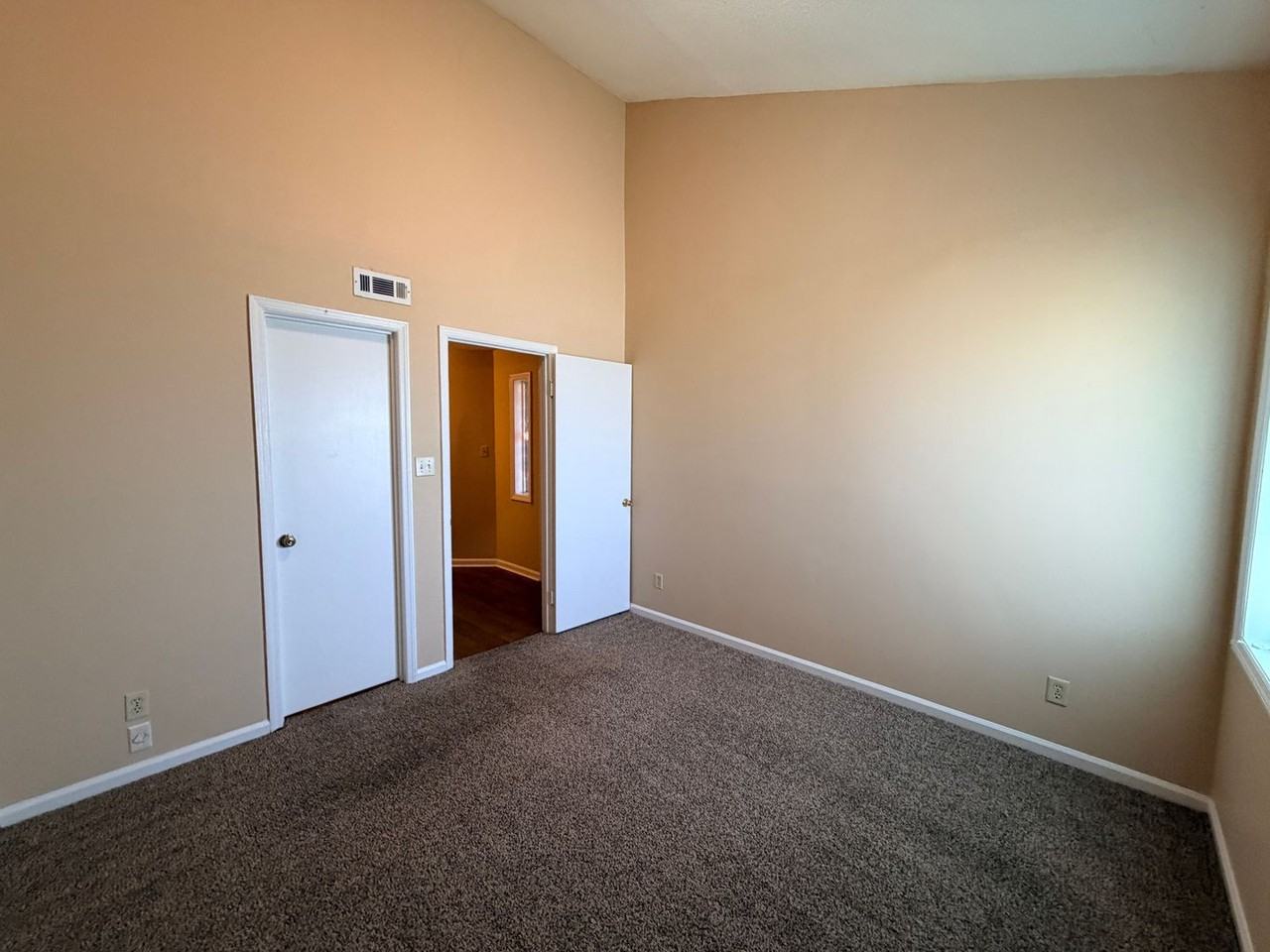 2707 Sheridan Place - Photo 4 of 17