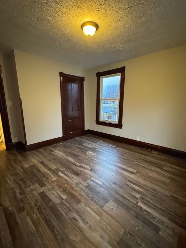 1147 Heaton St - Photo 3 of 11