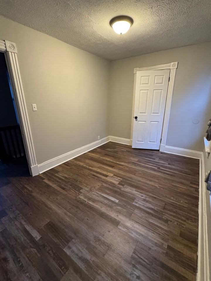 1147 Heaton St - Photo 5 of 11