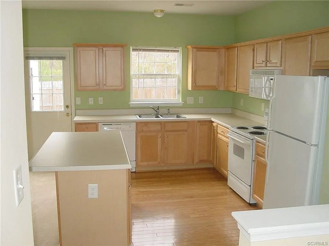 2039 Mountain Gate Ln - Photo 5 of 9