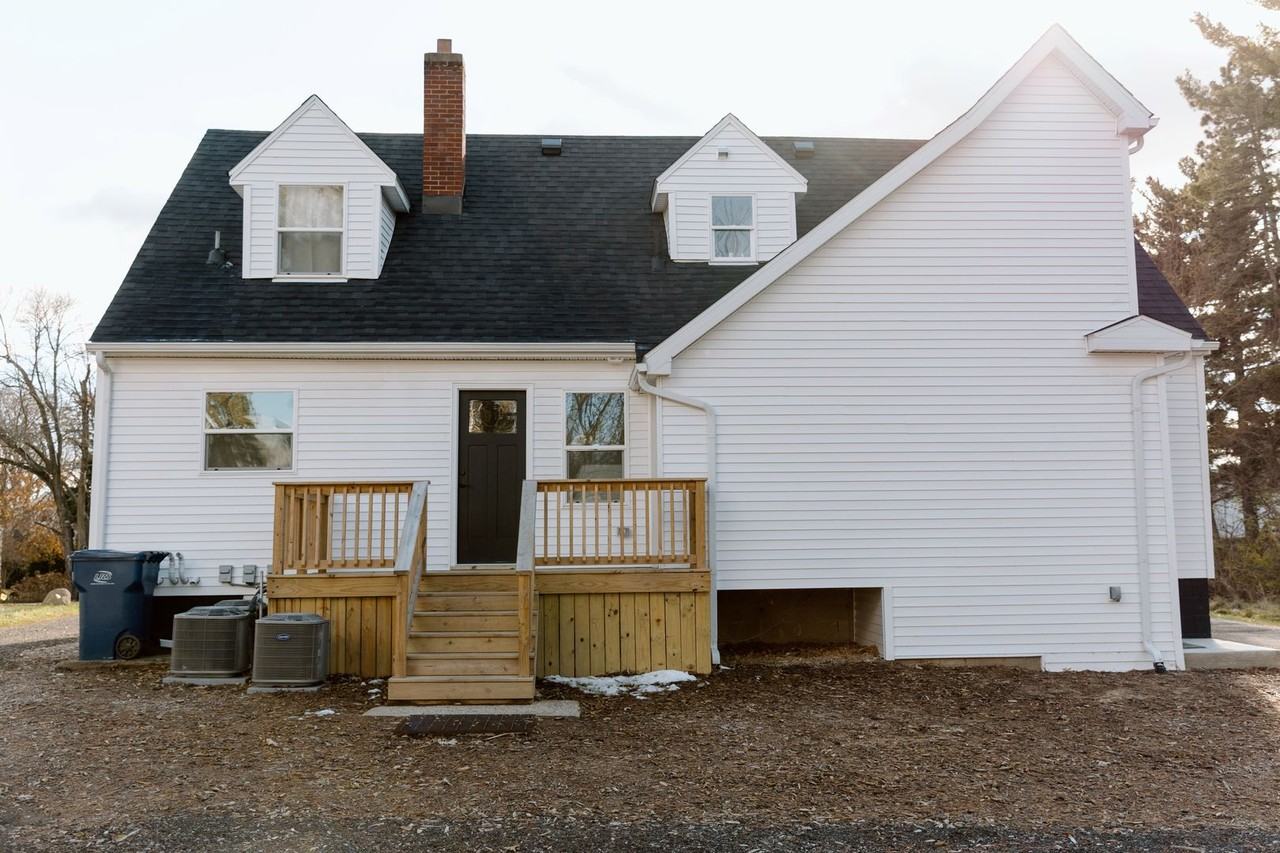 114 Baker St - Photo 2 of 23