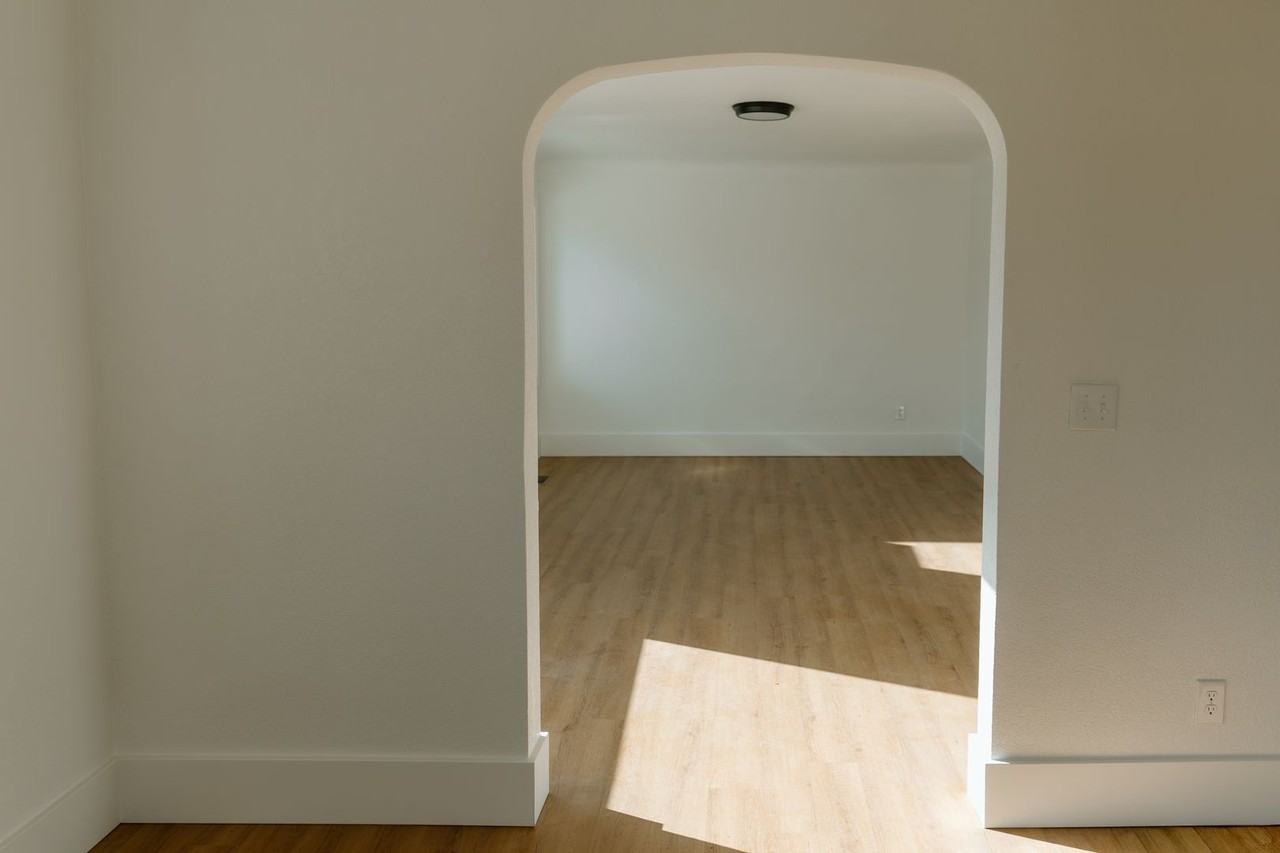 114 Baker St - Photo 7 of 23