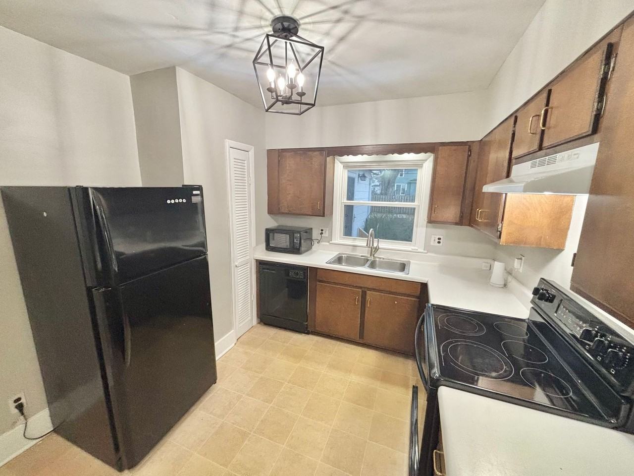 99 Shelbourne Rd - Photo 2 of 19