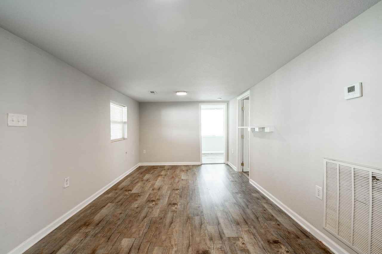 276 S Center St - Photo 7 of 23